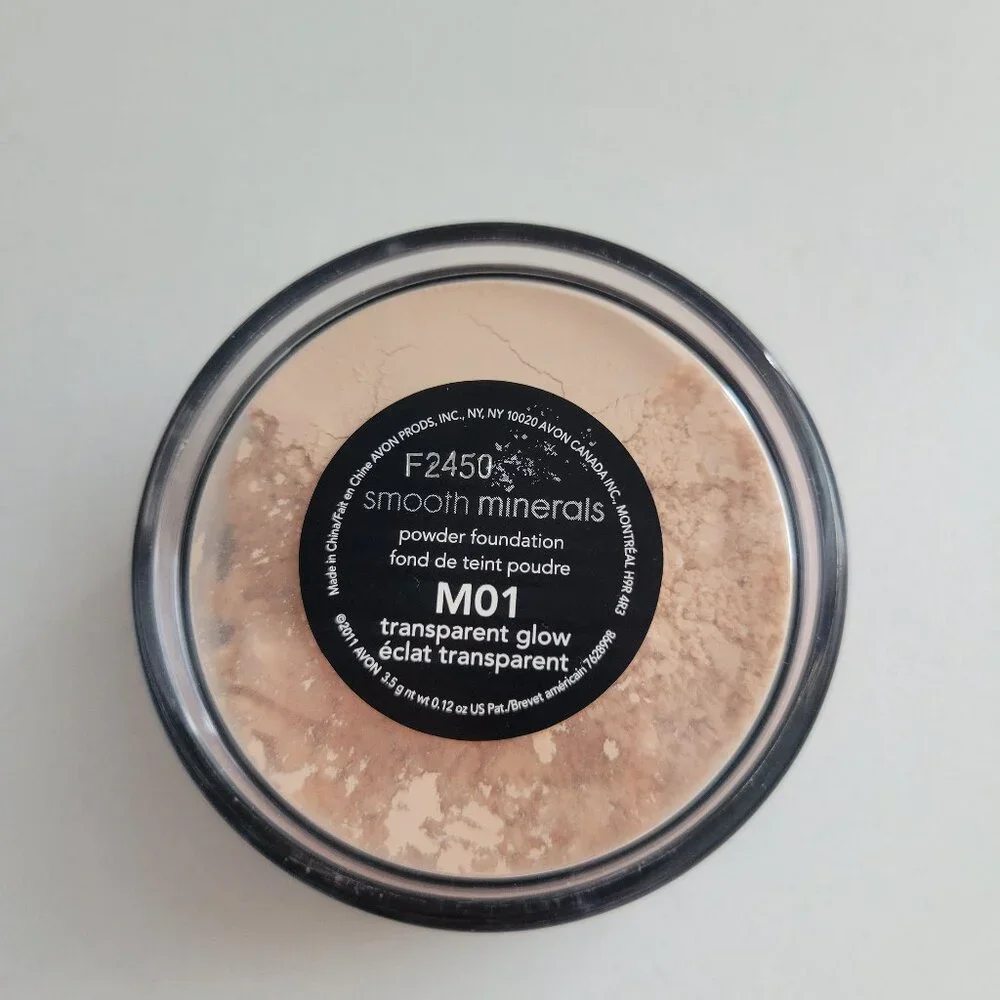 AVON Smooth Minerals Powder Foundation Transparent Glow M01 No Box SEALED